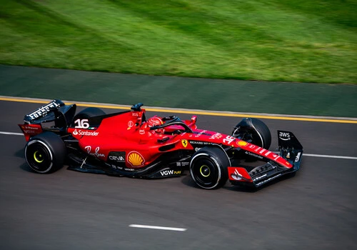 Ferrari decidiu usar o simulador para tentar acelerar o desenvolvimento de Leclerc